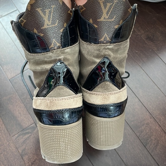 LOUIS VUITTON BOOT - Picture 3 of 10